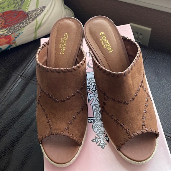 Crown Vintage Shoes - Like new Crown Vintage Havana wedge sandal